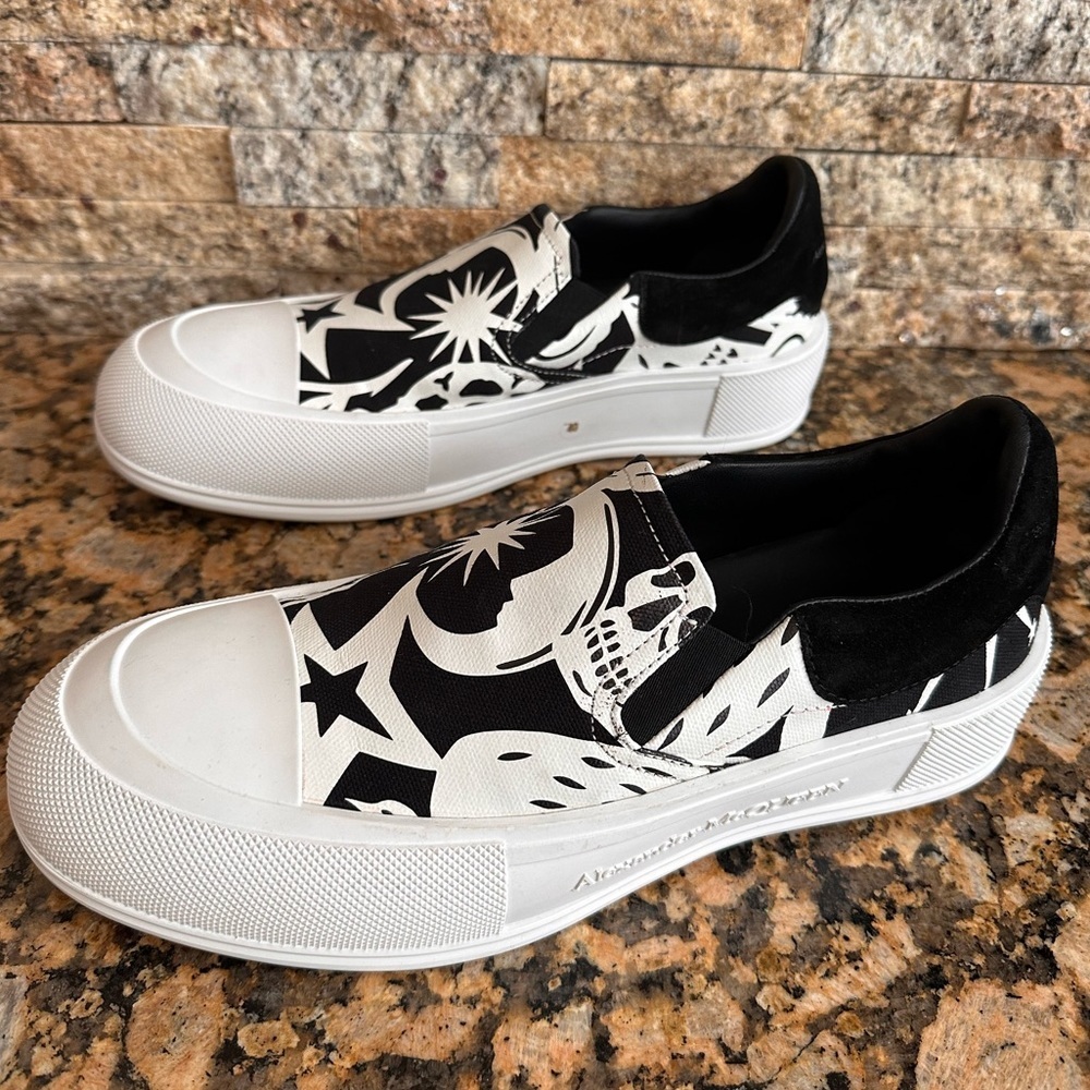 Mens Alexander McQueen Abstract Skull Slip-On Sneakers White/Black - Picture 3 of 11